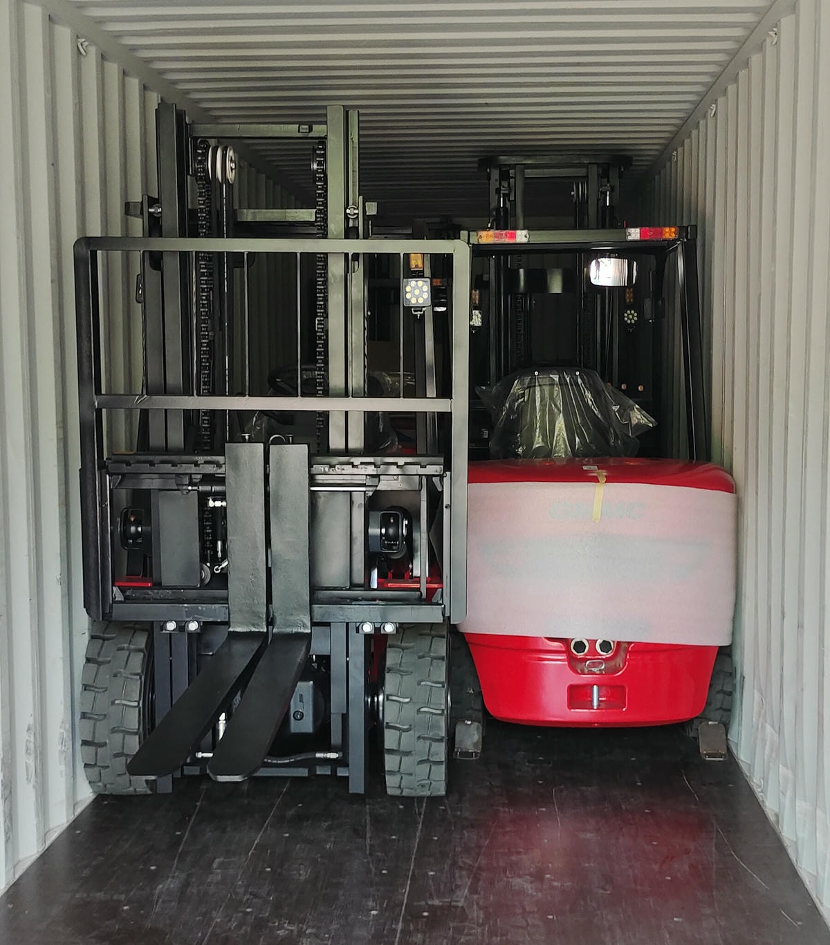 diesel forklift shipment photo