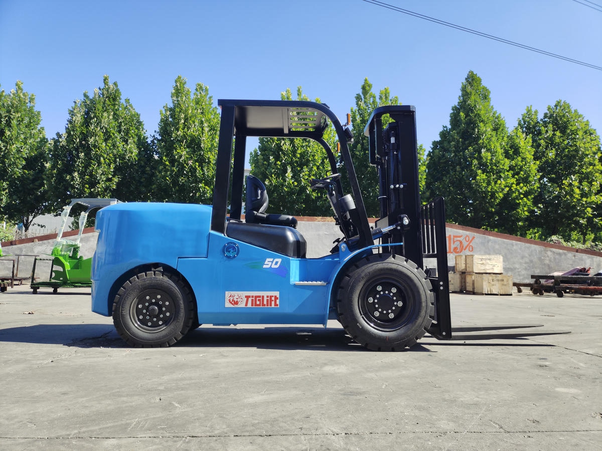 5T FORKLIFT