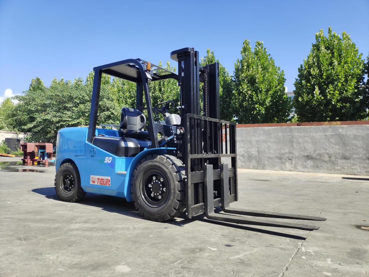 5T FORKLIFT