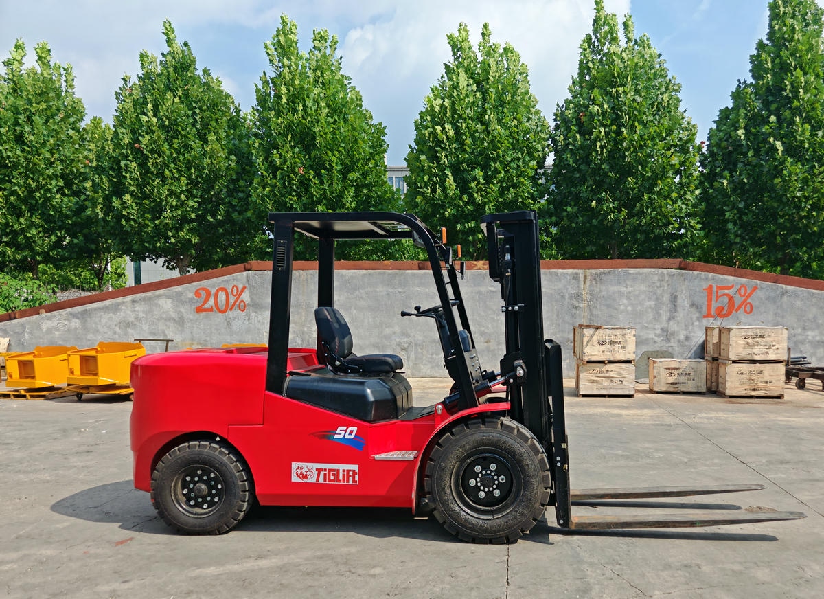 5T FORKLIFT