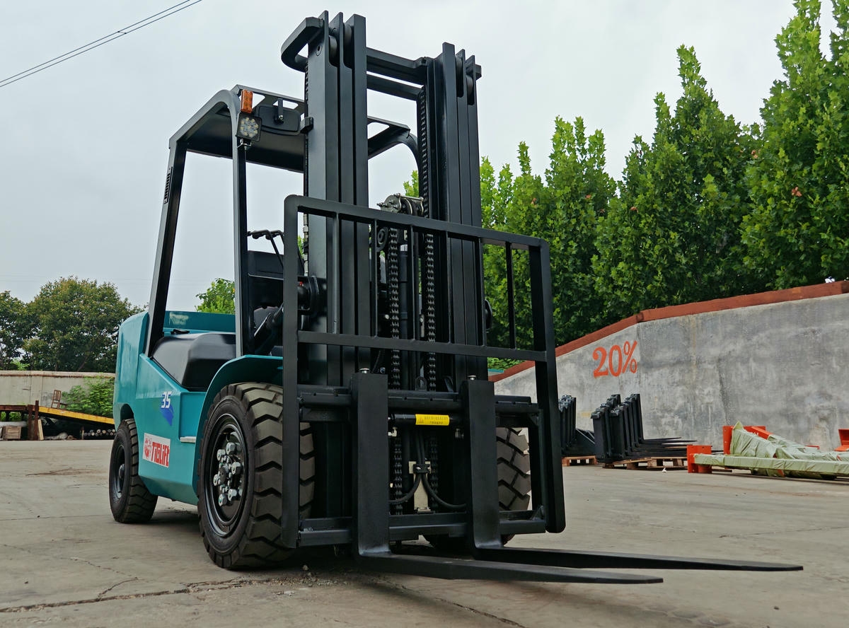 IC forklift
