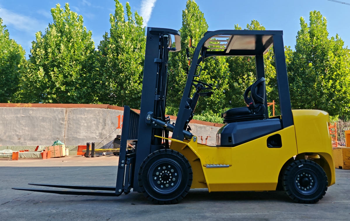 2.5-ton diesel forklift