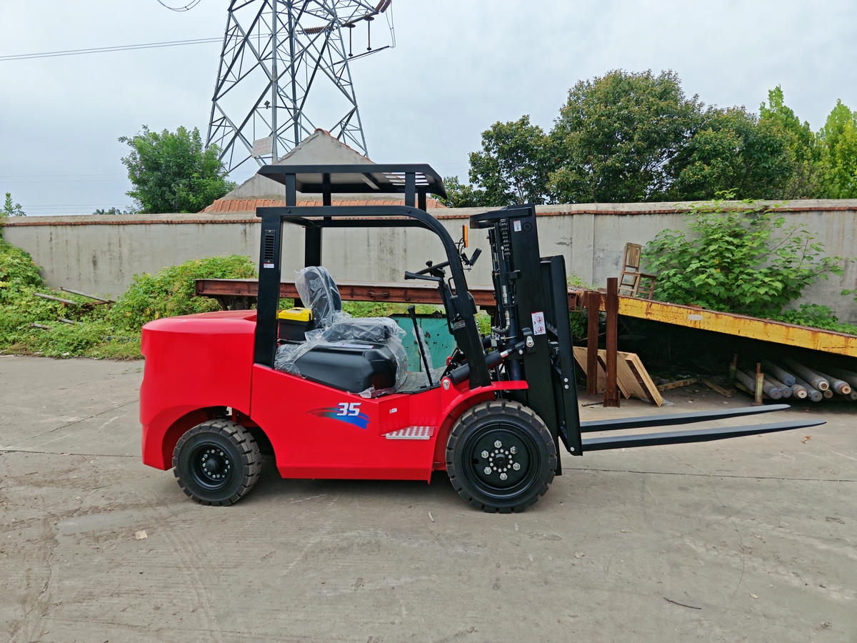 Low Mast Forklifts