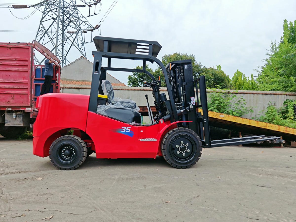 Low Mast Forklifts